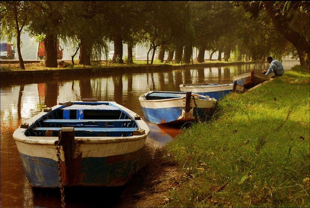 LahoreCanalPakistan.jpg